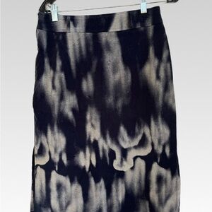 Chic Black and Cream Midi Skirt size 44 MADE IN ITALY